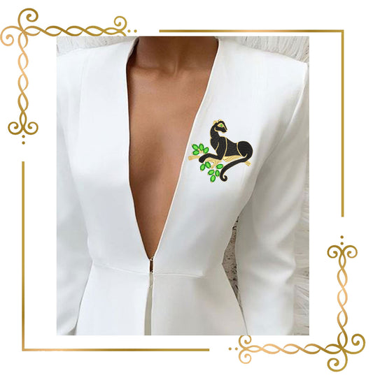 Schmuck Panther Brosche mit Smaragden Brosche Schmuck Stickmuster zum direkten Download.